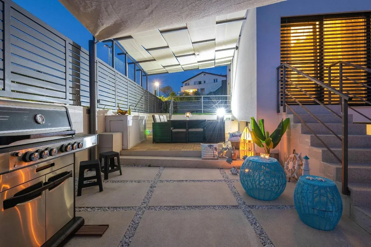Villa La Mer With Stalactite Cave And Pool Bar Pula