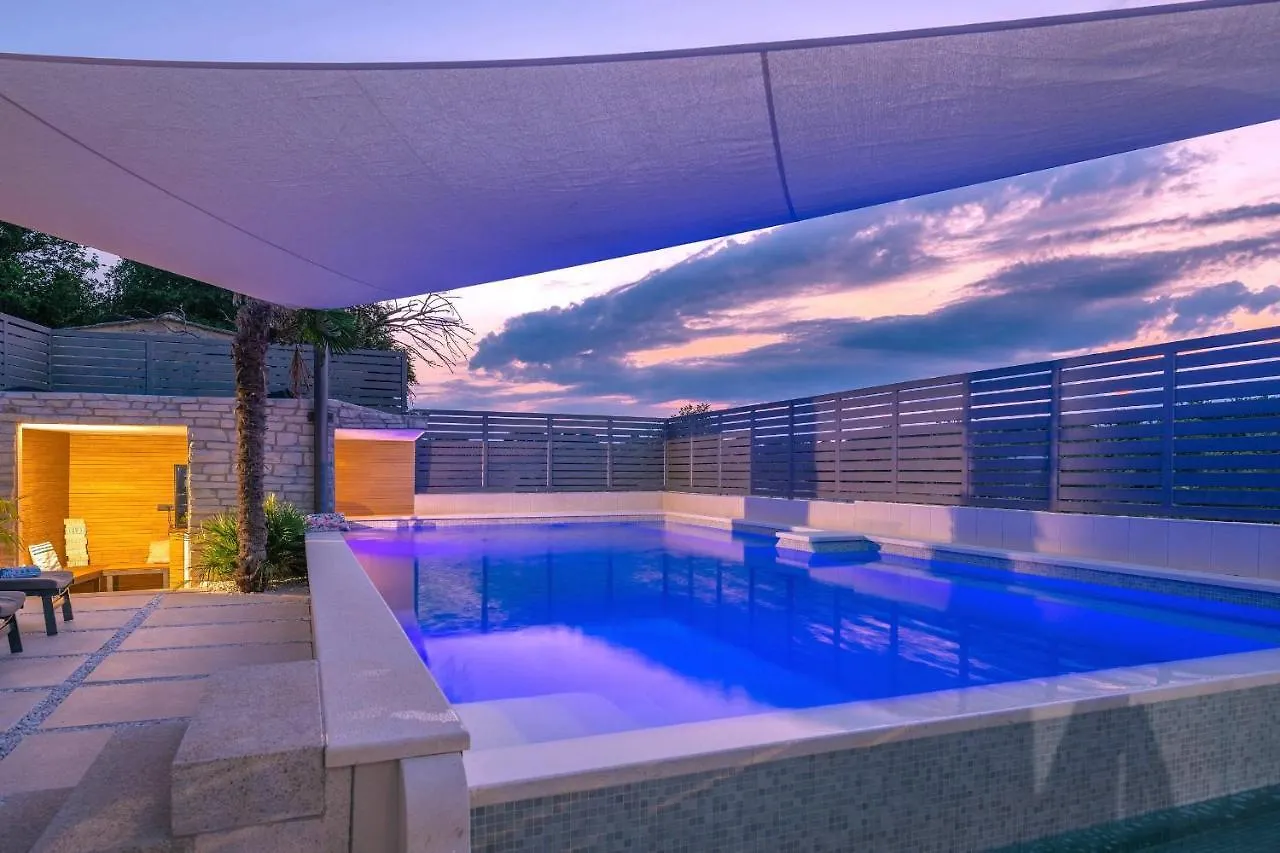Villa La Mer With Stalactite Cave And Pool Bar Pola