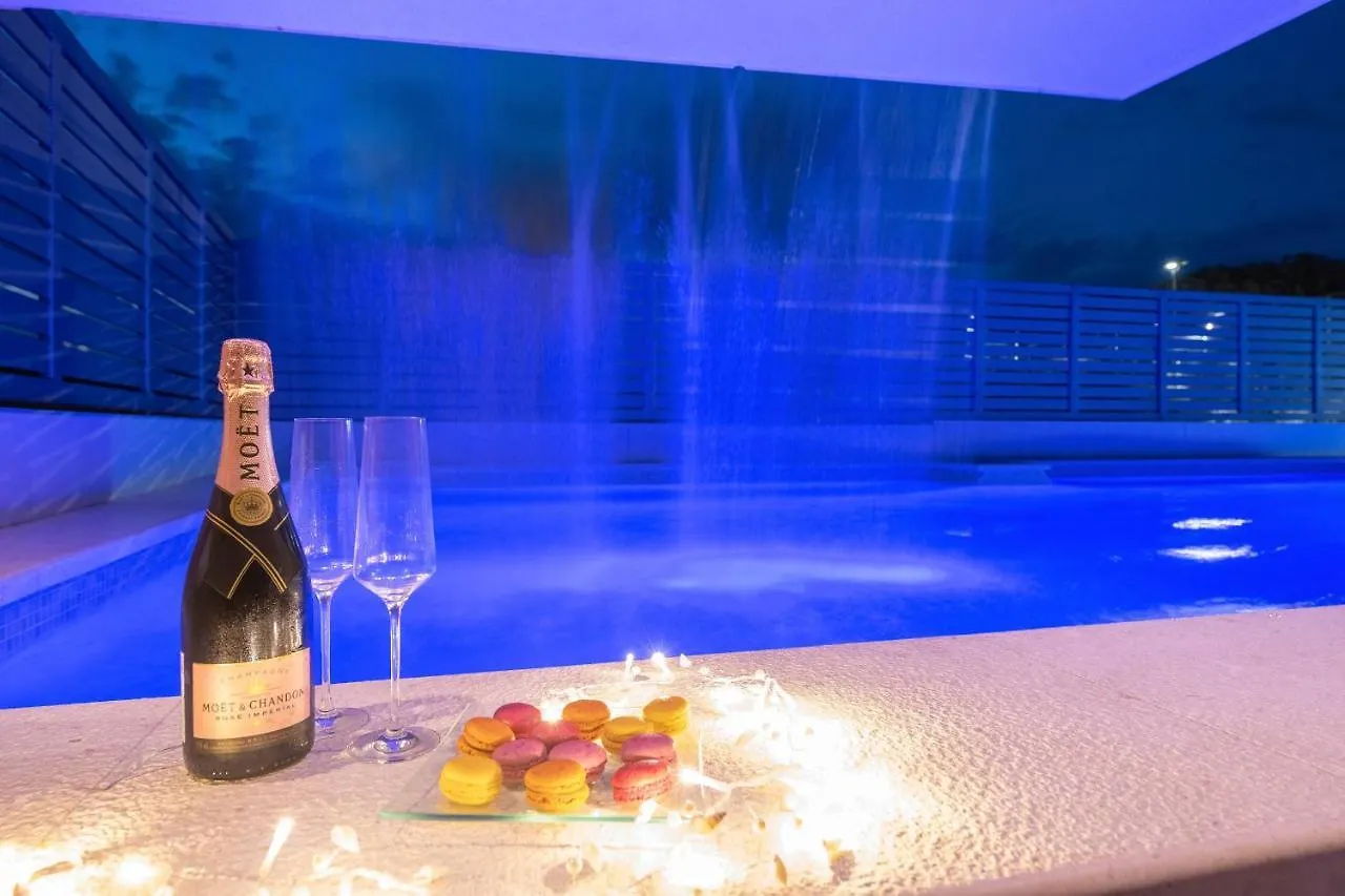Villa La Mer With Stalactite Cave And Pool Bar Pula